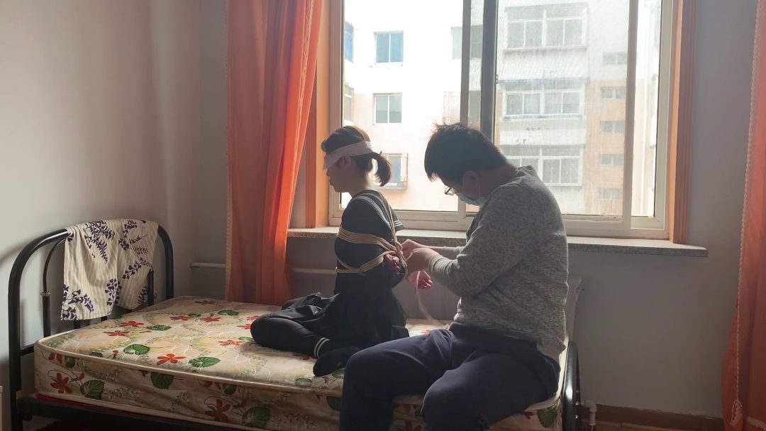 莹莹 马具口球 连头驷马强制抬头 挣扎口水-3