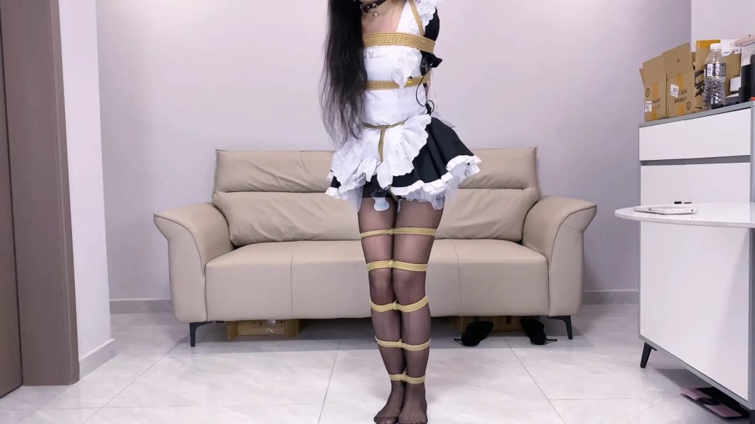 《路崽日记》-久违的女仆装被超紧直臂,胸缚,多节并腿捆,尾巴,口球,项圈,真空外置乳夹,电击,耳塞,挑战把手机移到沙发去成功在被放置挣扎,绑哭等等-7