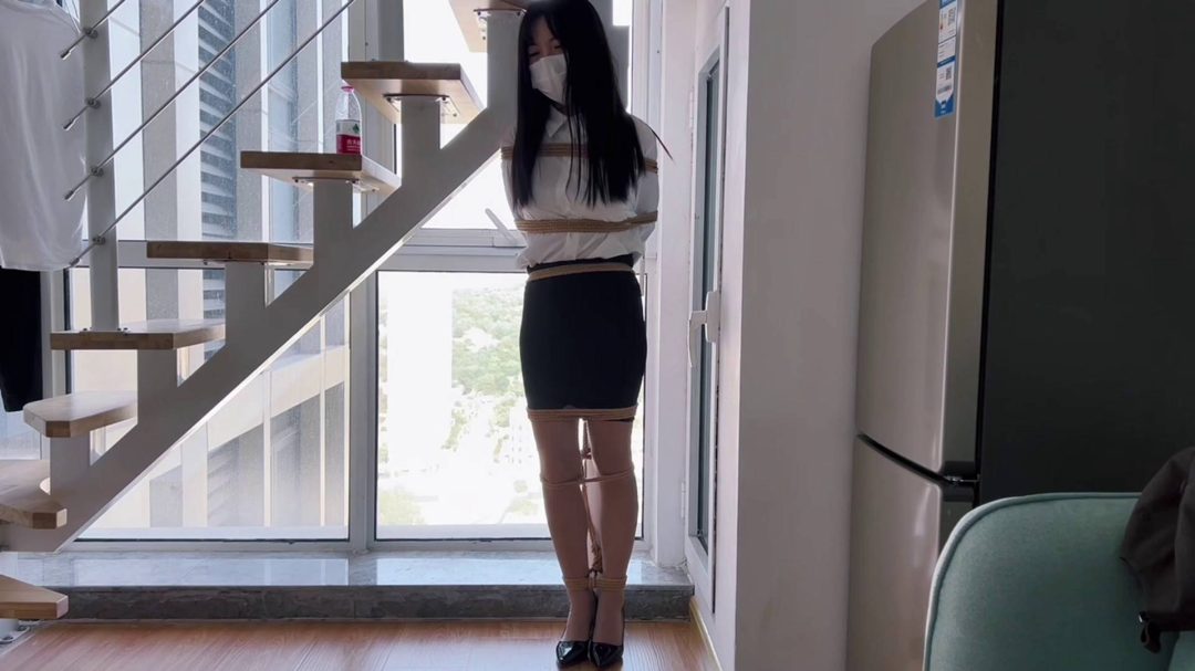 ol美女下班被入室捆绑折磨一天-4