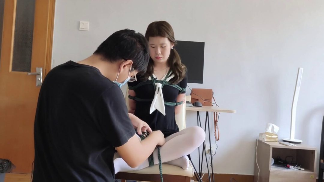 新人妹妹来试镜，体验日式坐缚-6