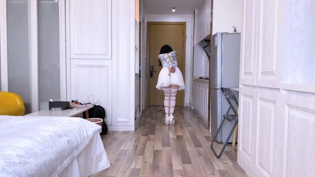 《驯服之路》-裹胸网纱裙被超紧螃蟹直臂,胸缚,股绳,严密超紧多节并腿捆蛇缚,口球,跳走-8