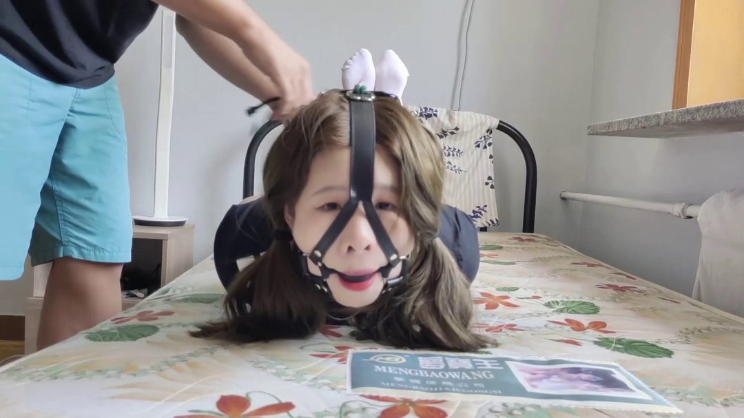 萝莉妹子彩乃酱的初次驷马,马具口球严厉堵嘴强制抬头-6