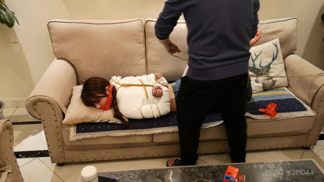 雨仟 超长腿 牛仔裤捆绑 娇柔的车模-7