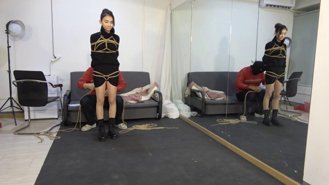 学生的报复 果果主演-1