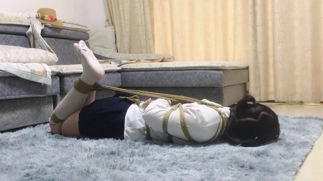 白丝JK双马尾玉箫妹妹 超紧驷马绑 蒙眼绑得快崩溃了-6