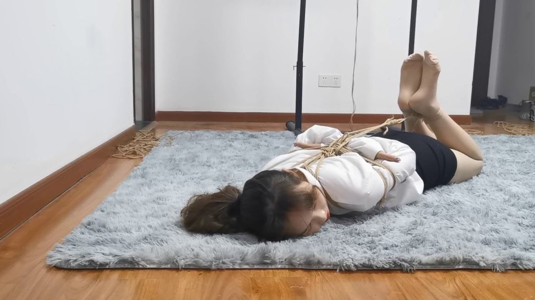 定拍甜妹雨琪紧缚实验-6