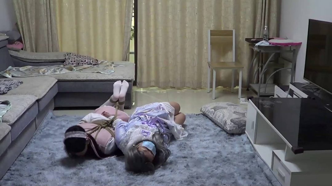 00后姐妹花 玉箫 可可姐妹 可爱OL娘 互绑喂零食 互相解缚失败被欺负-6