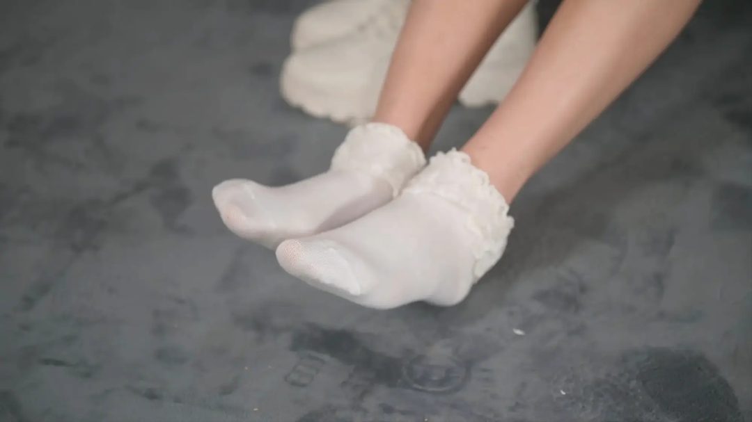 【美腿玉足系列】高挑足球短裙玫瑰配花边棉袜运动鞋加裸足-5