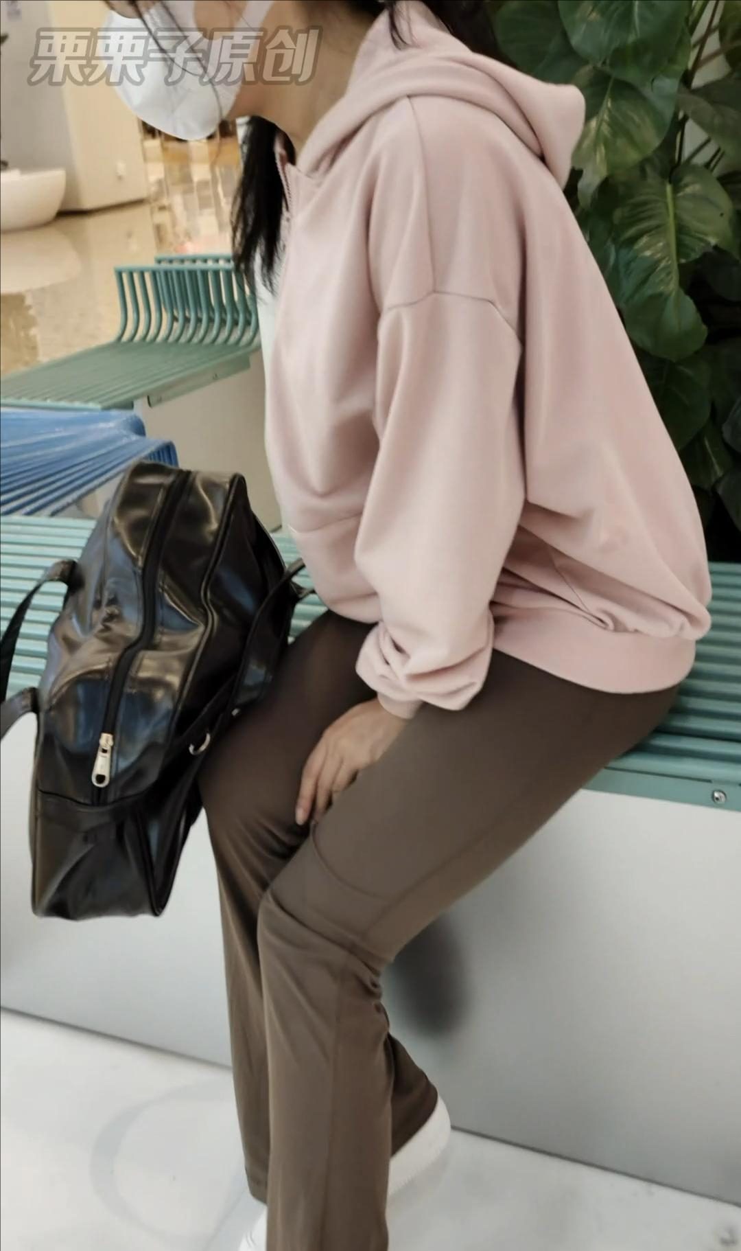 【栗栗子原创】《搔首弄姿的女网红 》 户外、商场、公园、商业街、公园失禁、裤里丝、瑜伽裤、胸缚-5