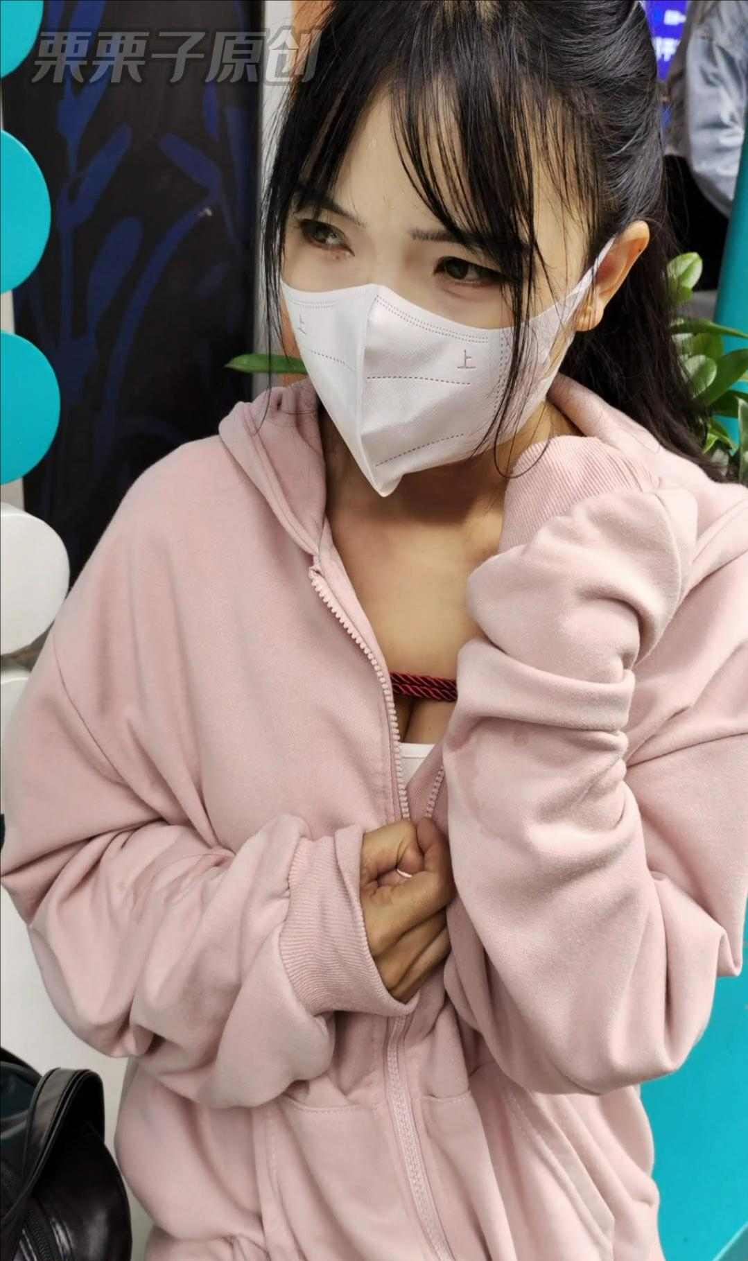 【栗栗子原创】《搔首弄姿的女网红 》 户外、商场、公园、商业街、公园失禁、裤里丝、瑜伽裤、胸缚-4