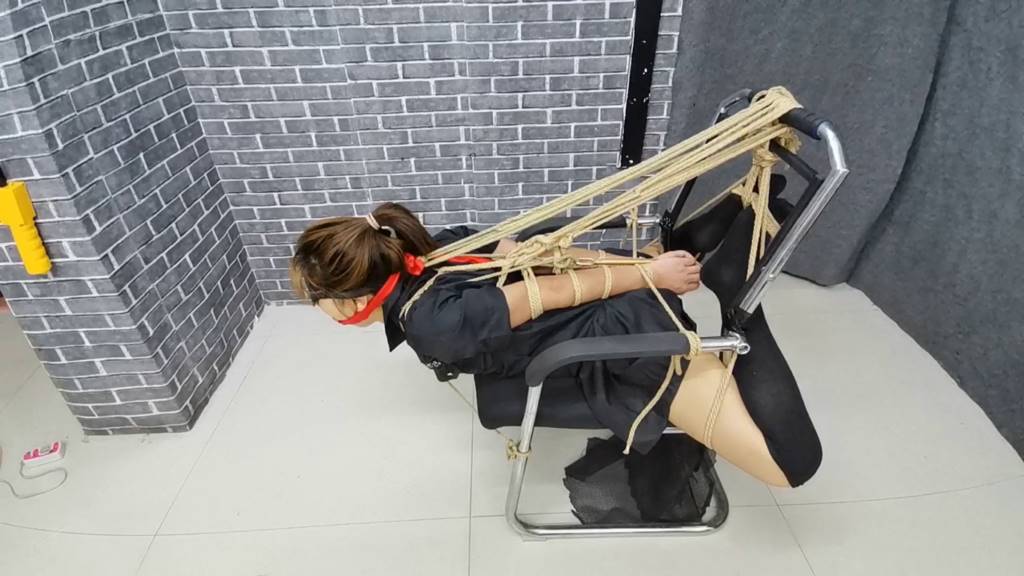 云儿椅子驷马紧缚 肛勾 蒙眼 口球 TK 鞭打-8