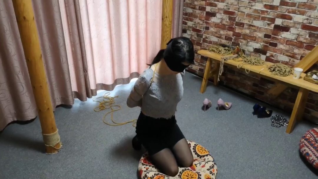 黑丝 超级丰满的大胸 五花紧缚-1