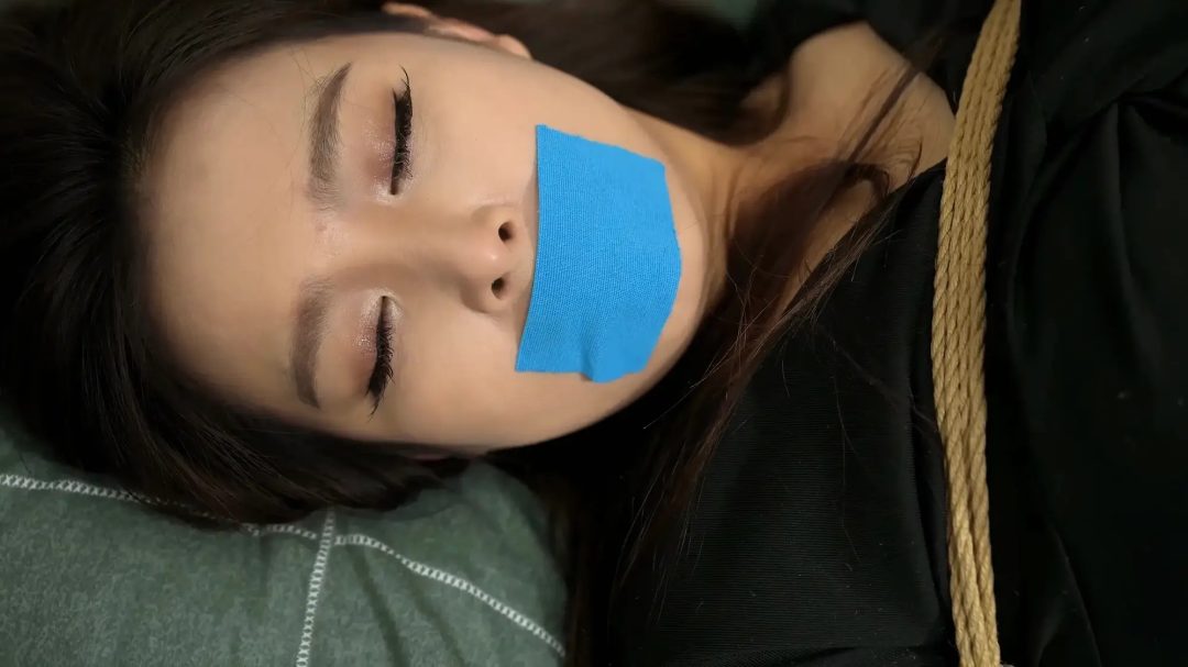 【定拍作品】狼窝里的老板娘（二）--紧缚堵嘴下还能睡着的雪碧主演-10