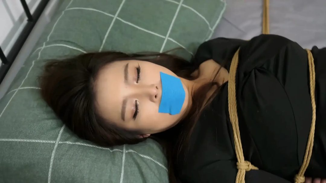 【定拍作品】狼窝里的老板娘（二）--紧缚堵嘴下还能睡着的雪碧主演-7