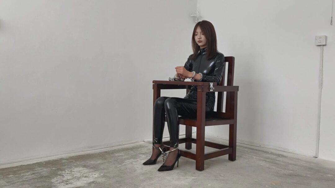 【鑫鑫工作室】正与邪较量（上集）李局接到报告，电竞园区三街出现目标人物，随即安排布控-4