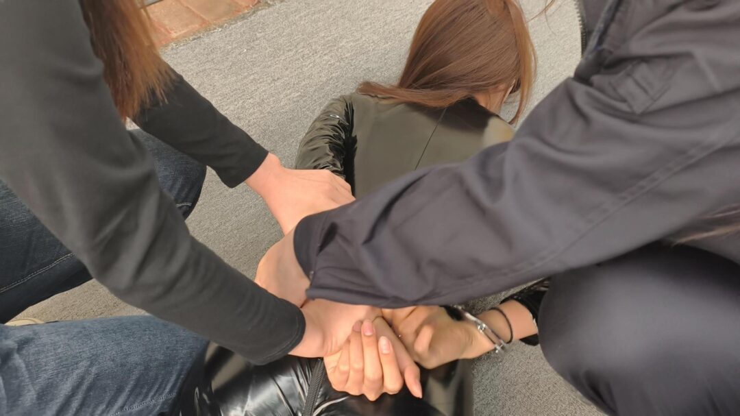 【鑫鑫工作室】正与邪较量（上集）李局接到报告，电竞园区三街出现目标人物，随即安排布控-1