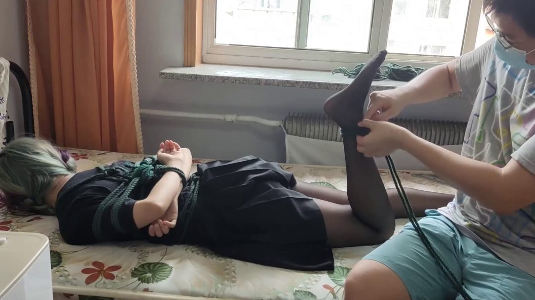 月潇 黑丝超紧驷马放置流口水堵嘴-2