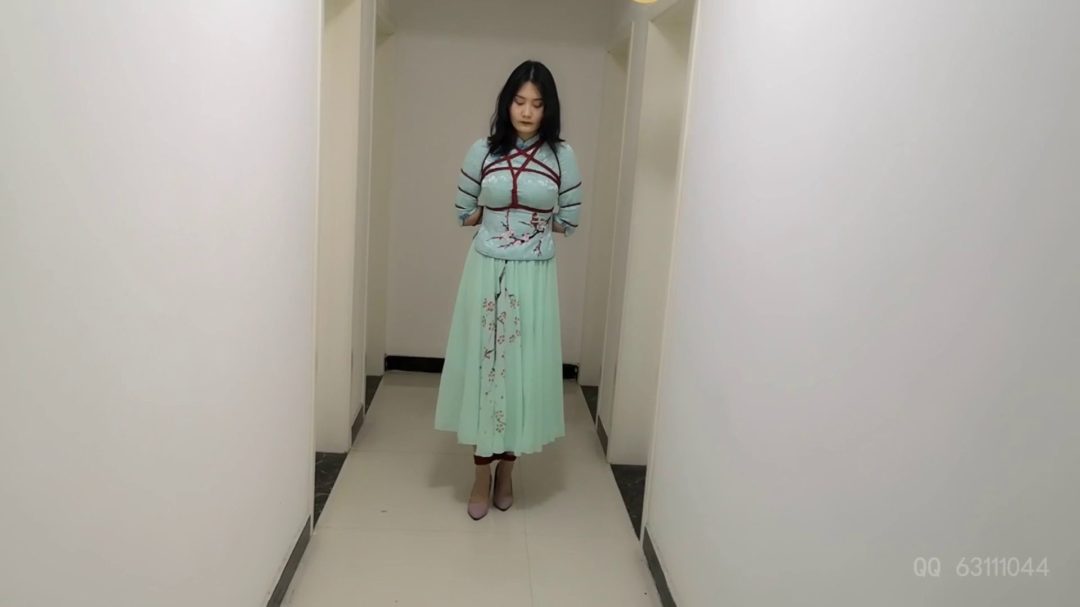 林秋初试镜 丰满异常专业模特 古装套裙捆绑-4