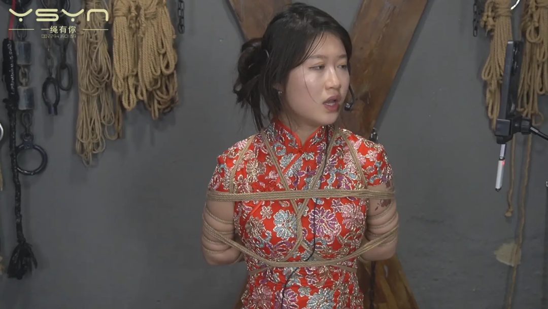 【劫持的新娘】特殊爱好的劫匪绑架新娘用绳子各种绑让其唱歌满足自己-8