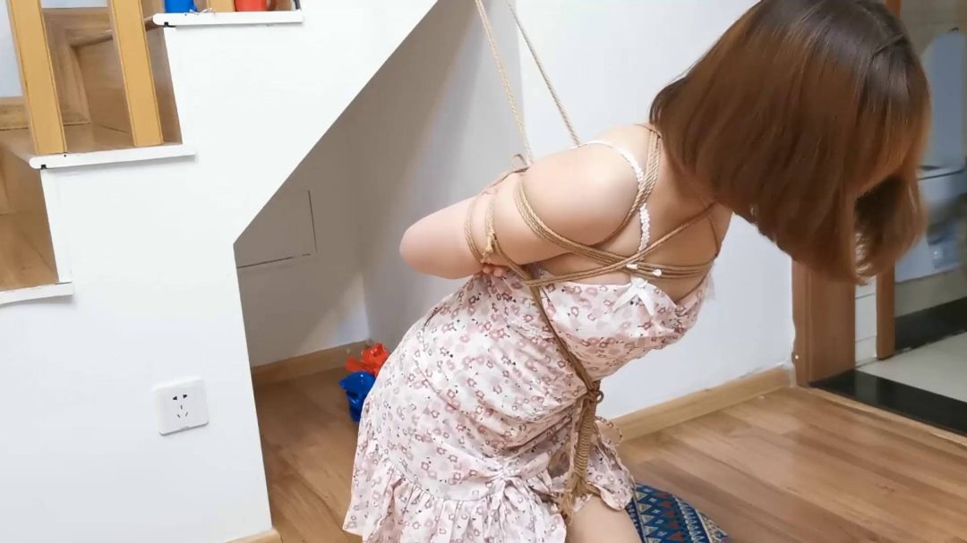 玥妍紧缚放置-8