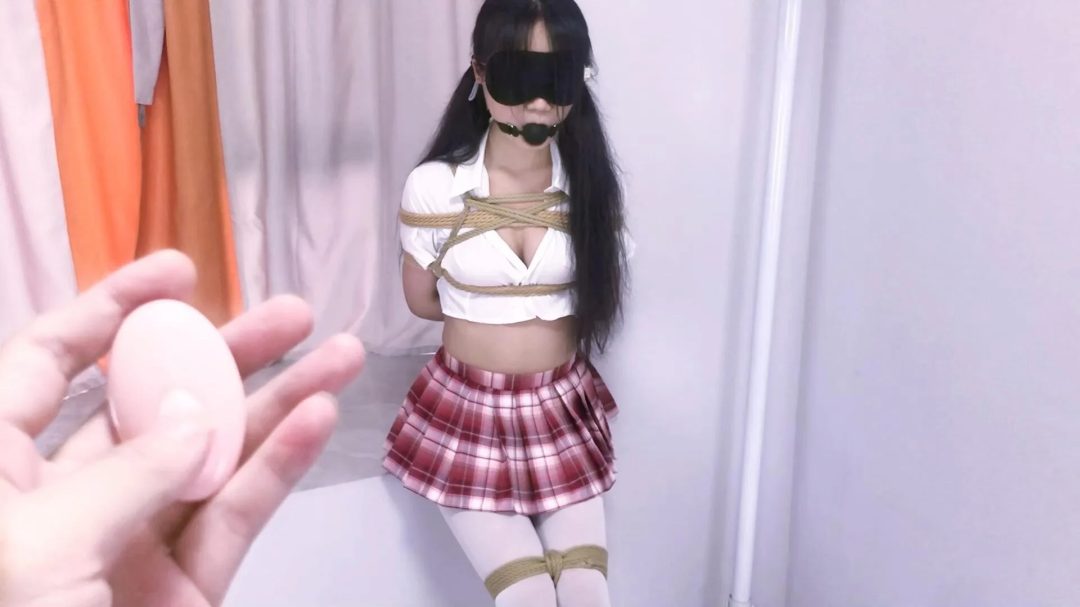 《路崽日记》-日式紧缚+胸缚+并腿缚+口塞+跪走+摸熊+欧式直臂紧缚+打脸+自行舔食+投喂零食+喂水+口塞+sp打屁股-3