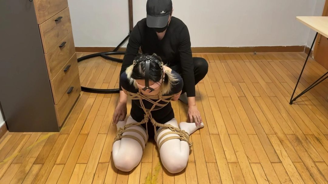 约绑素人妹妹，白丝超紧后手观音 堵嘴，tk挠痒-9