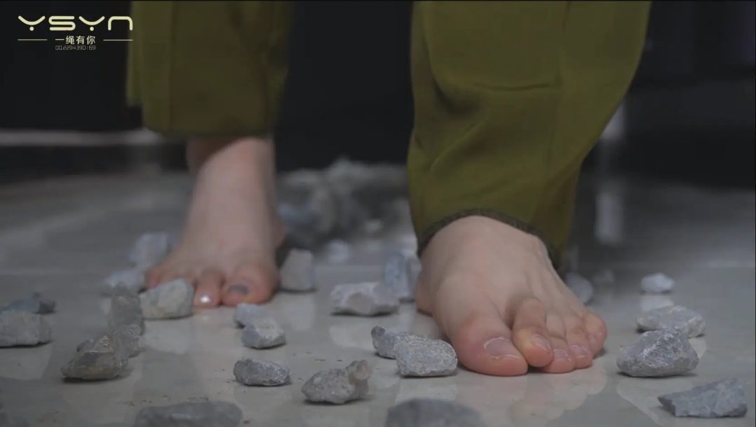 【意外女特工】军统女特工盗取机密文件意外摔倒死亡灵魂出窍来到地狱接受小鬼老虎凳打挠脚心龟甲敷吊绑五花绑断头台-6