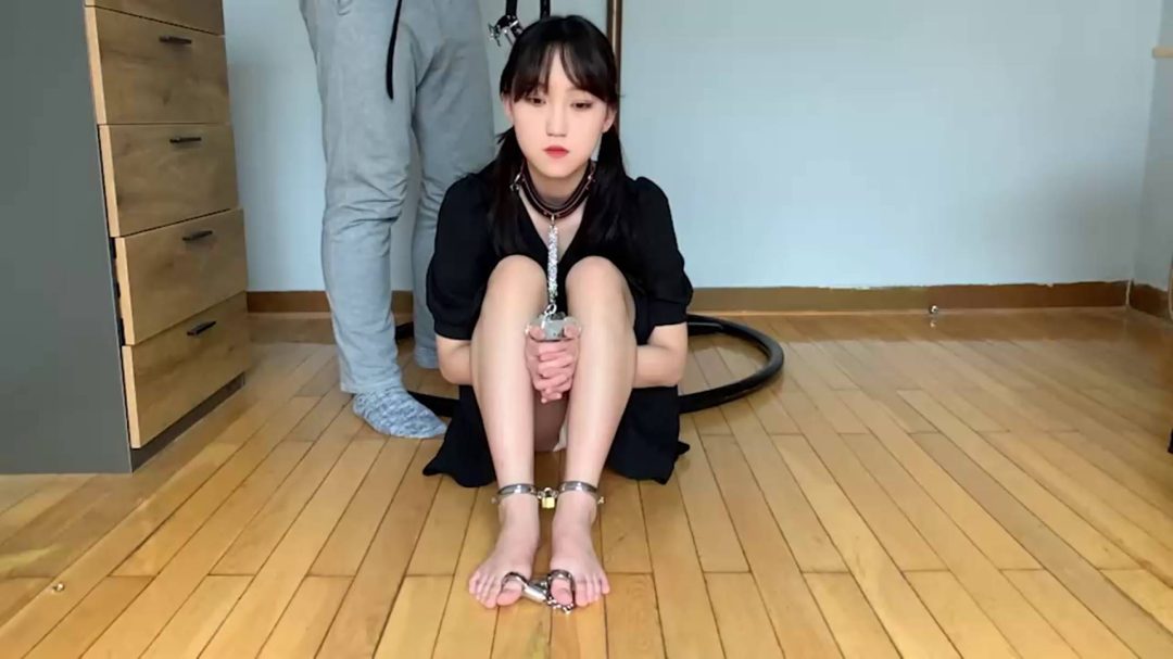 欣妍 挑战坐铐 堵嘴 极限束缚-3