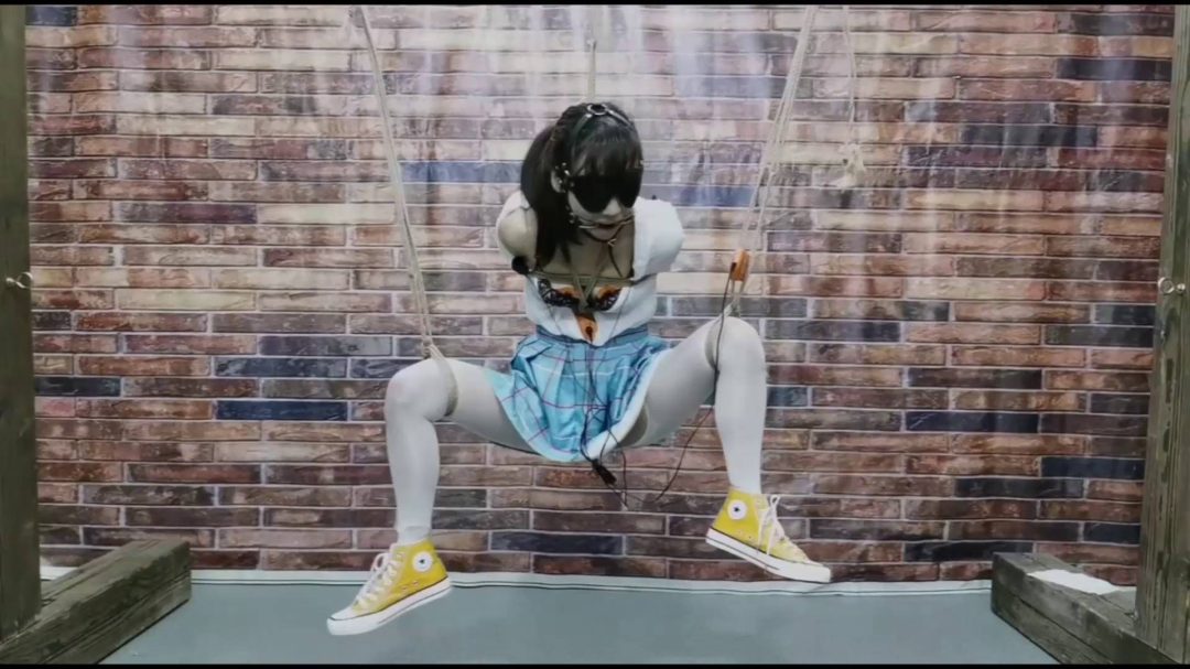 三个男S和一个女M 吊缚鞭打电击-7