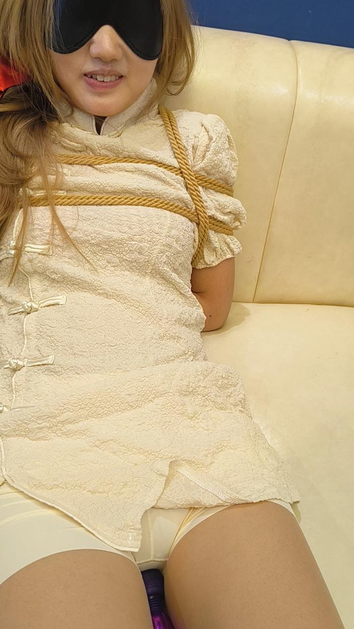 【番茄原创】新人小芸，金发甜妹女大学生，肉色丝袜，tk,tj,第一次很害羞，嘟嘴-4