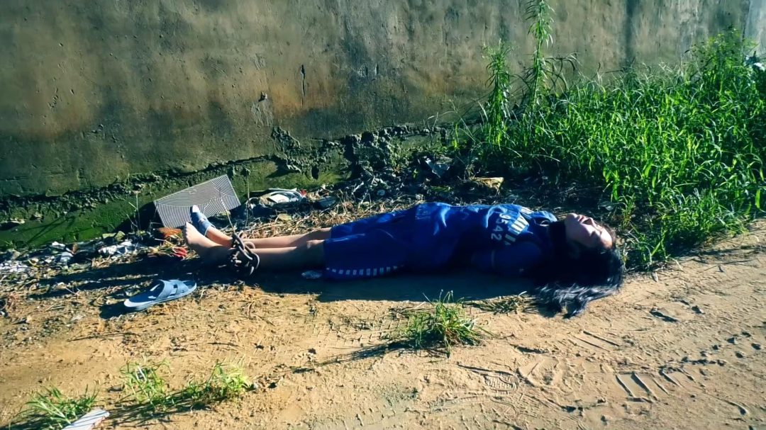 定拍转公映《致命的诱惑》下集 被反吊一夜后认罪伏法被判死刑上死铐五花大绑押赴刑场执行枪决-9