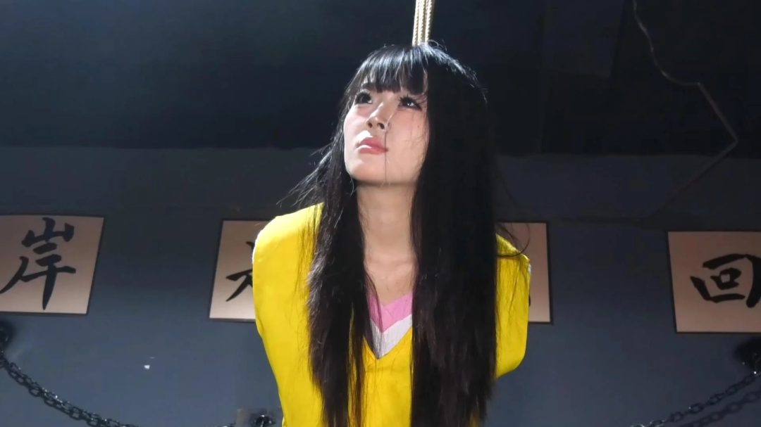 定拍转公映《尽头》上集 年轻貌美的女贩在KTV里搜出品被捕拒不交代罪行反吊-11