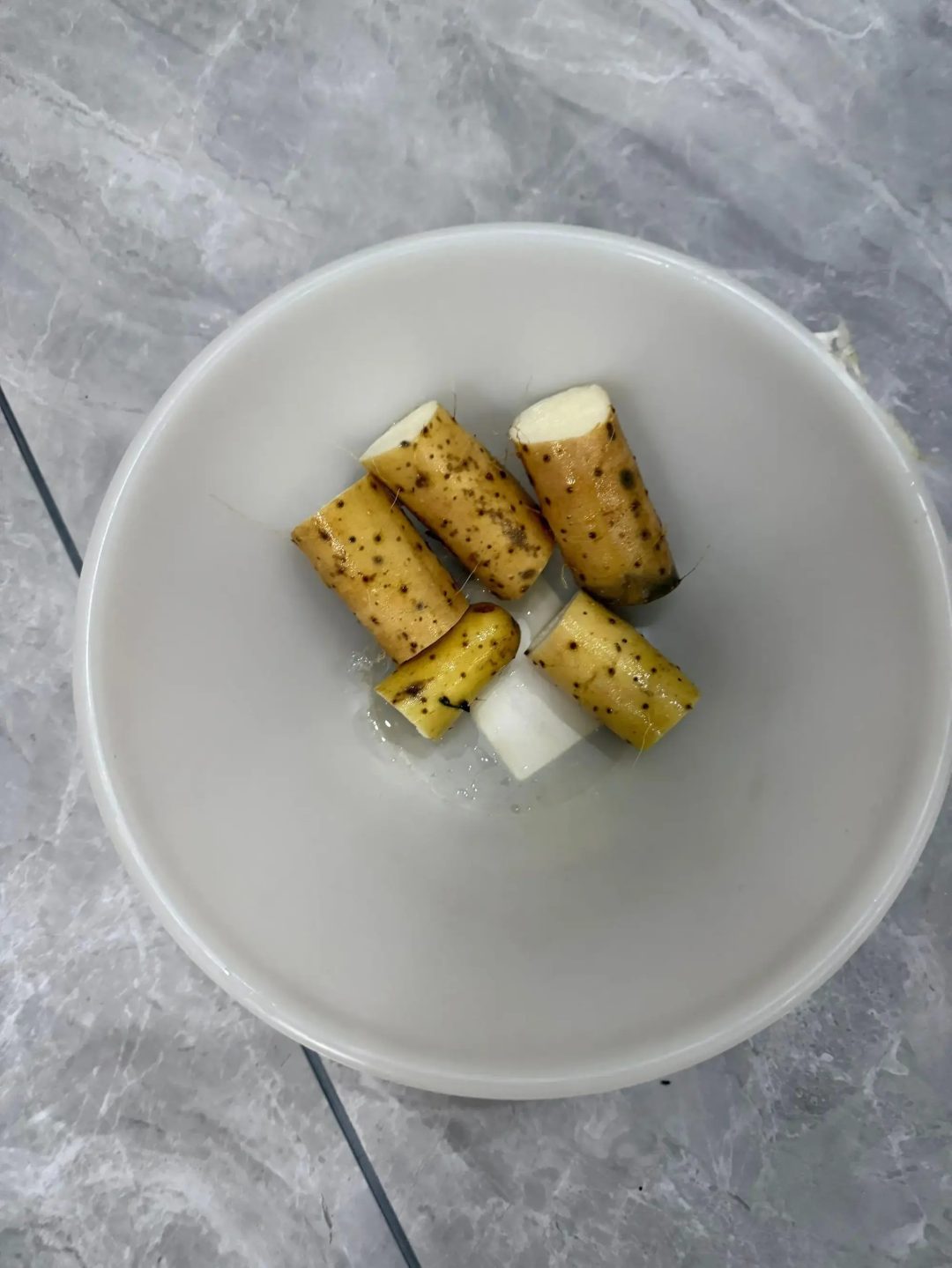 【咕咕】糖糖山药责-新鲜山药涂抹脚心腋下、足底“按摩”、羞耻足底涂鸦、小萝莉哭腔求挠！-3