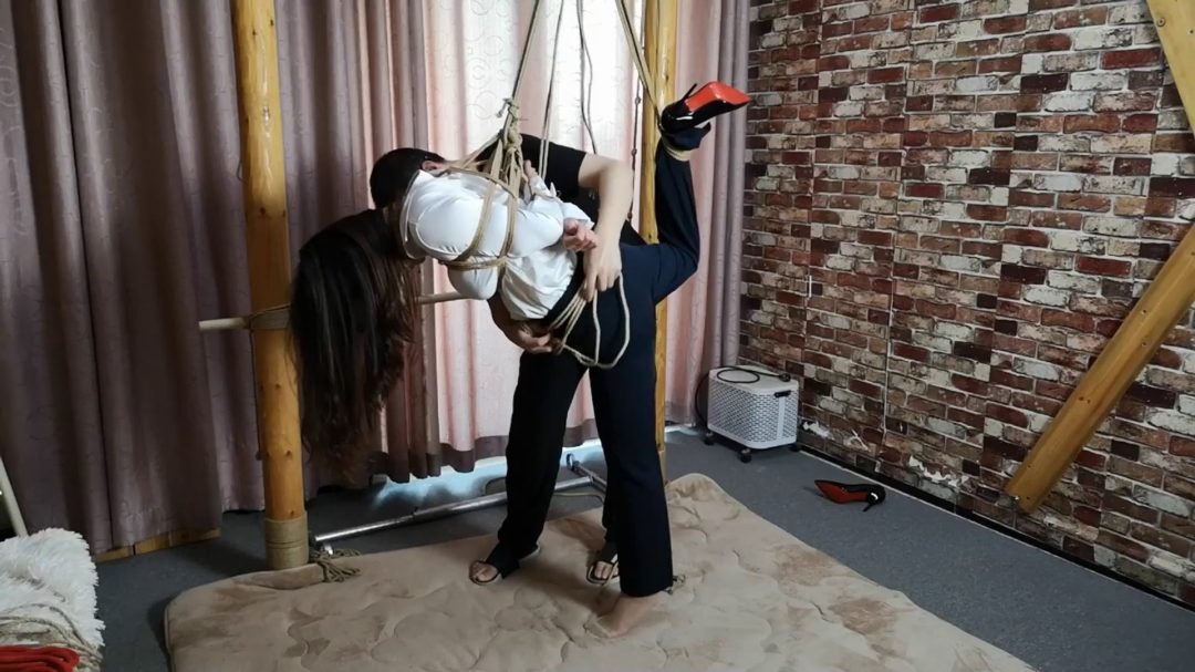 紫依 白衬西裤 极限单腿吊转圈-4