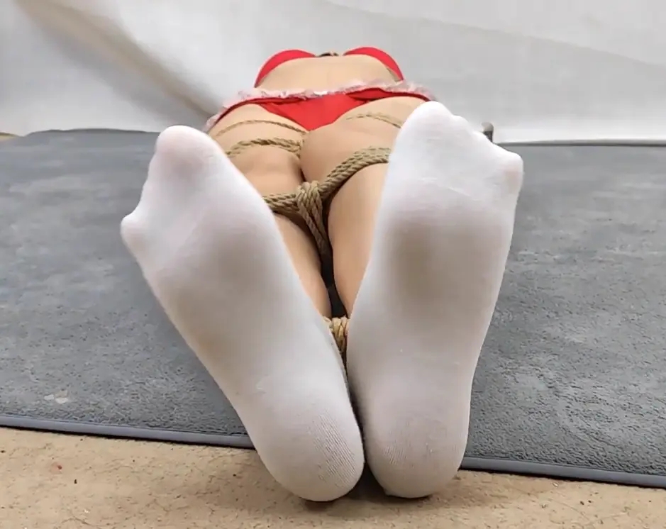 随心原创 诺米 红内衣白袜蛇缚挣扎-3