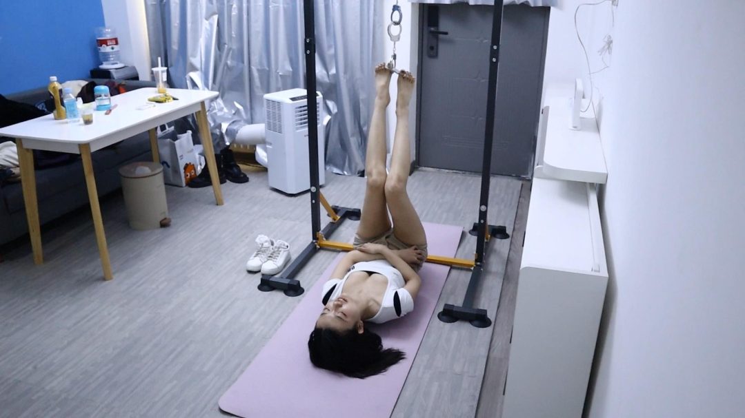 趾间艺束工作室 特工玉瑶被敌方擒获 老虎凳 吊脚趾 打脚心 夹脚趾拶指 白袜子拷打 手铐脚铐脚趾铐 虐足疼到嗷嗷叫-9