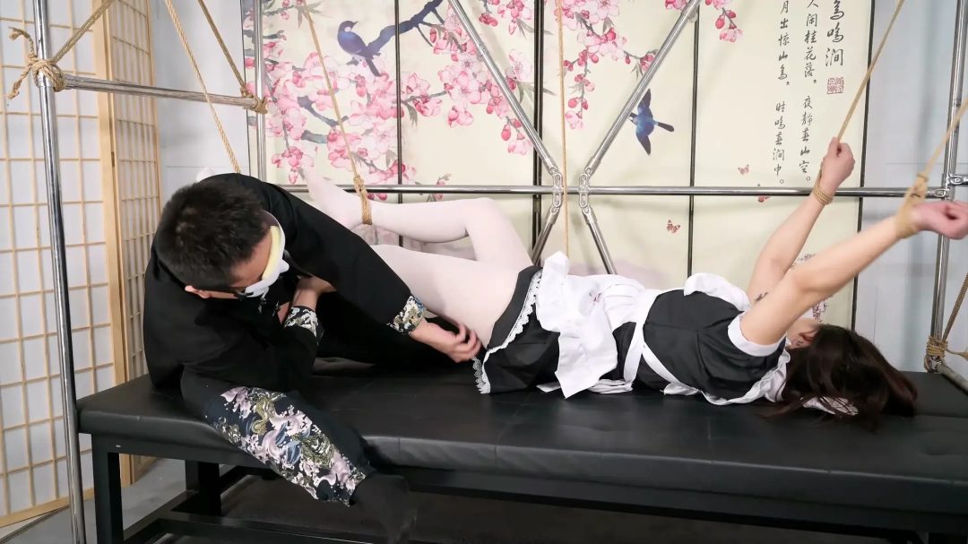 雪碧女佣装白丝四肢股绳五马吊缚--白丝、袢带鞋、TK、刺轮、放置-7