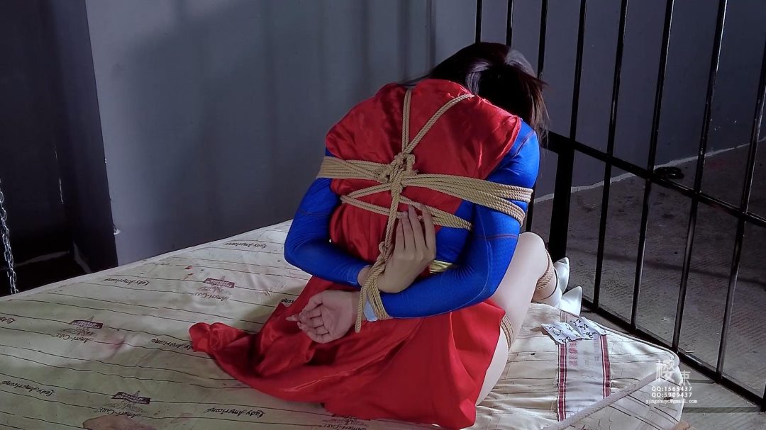 【樱束原创】《被困女超人》定拍转公映！女超人掉入仇敌陷阱失去超能力被捆绑堵嘴囚禁！她只能凭借自己的蛮力用尽浑身解数自我解救....-7