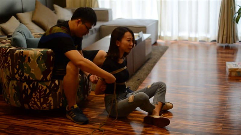 樱桃小嘴口水直流!~模特的第一次尝试~甜美女神的捆绑羞涩堵嘴-3