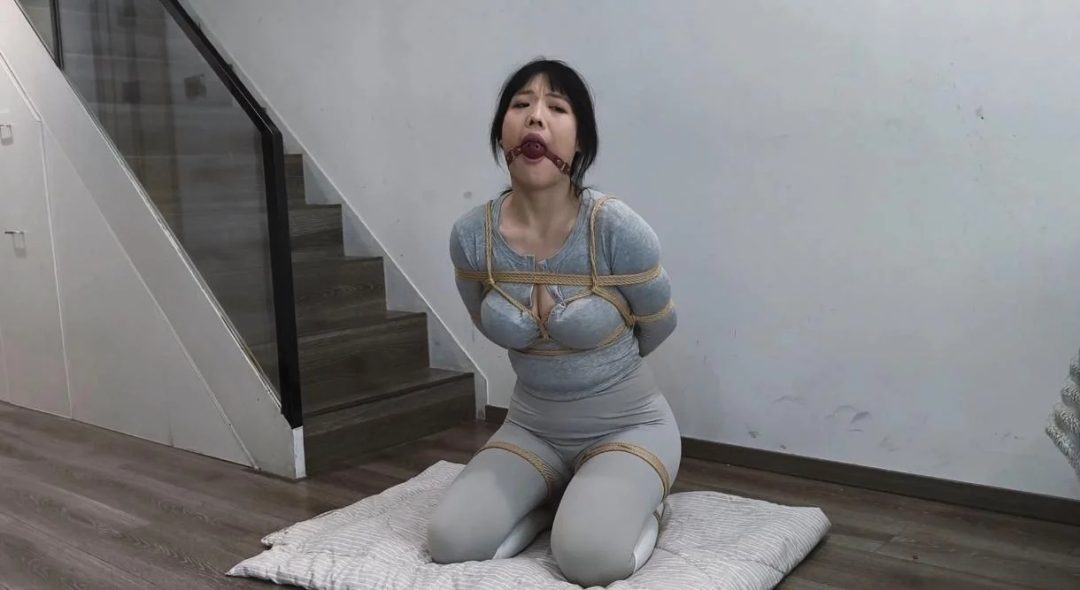 【禾一定拍】（私人订制） 缚虐关关 日式紧胸缚 强制堵嘴 大量口水-2