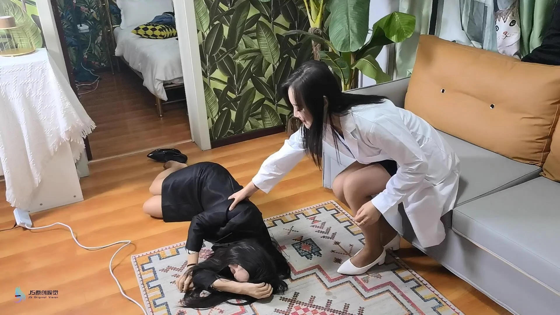 116a9eacf964438a5617c1c65f0b5cad-1