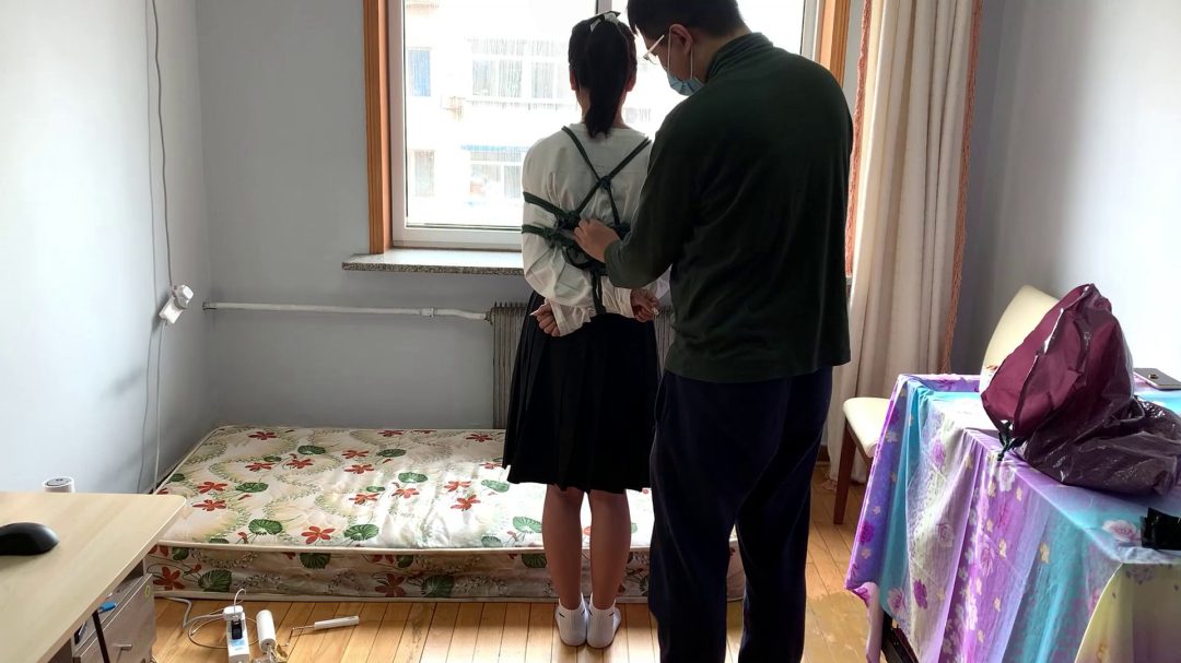 妹子体验捆绑，白棉袜日式驷马挣扎-1