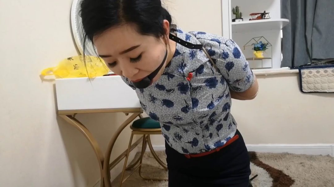 恋恋 黑丝空姐 超大口球堵嘴 蛇鞭刑-7