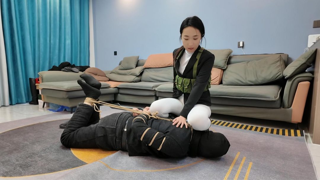 抓小偷之小韩姐妹花-12