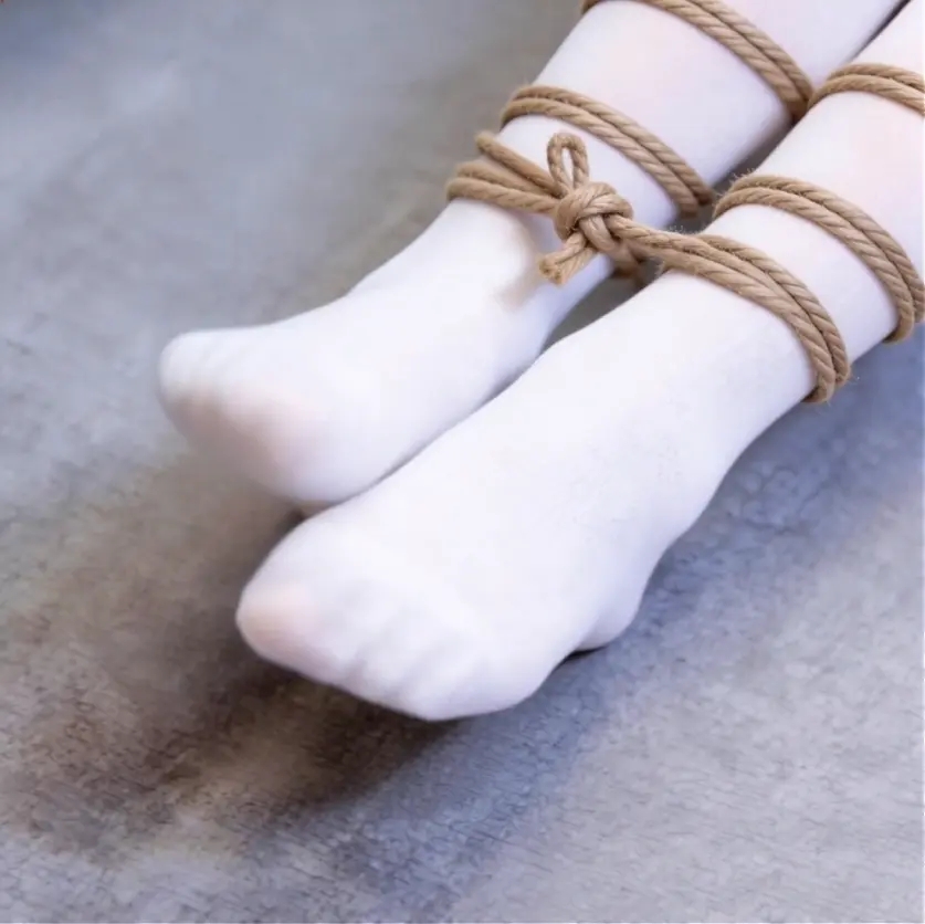 【CK视觉】AIGC作品-美女老师的惩罚-女调女，黑色女老师调教白色女学生，丝袜堵嘴/捆绑/ 第一集-7