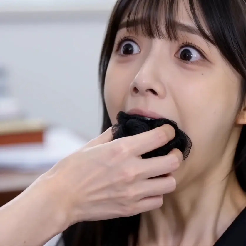 【CK视觉】AIGC作品-美女老师的惩罚-女调女，黑色女老师调教白色女学生，丝袜堵嘴/捆绑/ 第一集-4