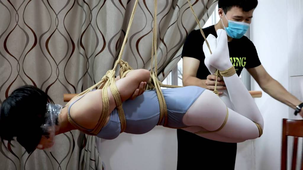 萌新安妮吊缚初体验口球棉袜堵嘴-8