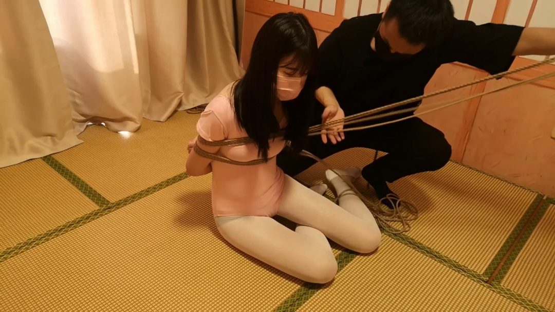 杨蕊 体操服 白舞鞋 单腿高吊-2