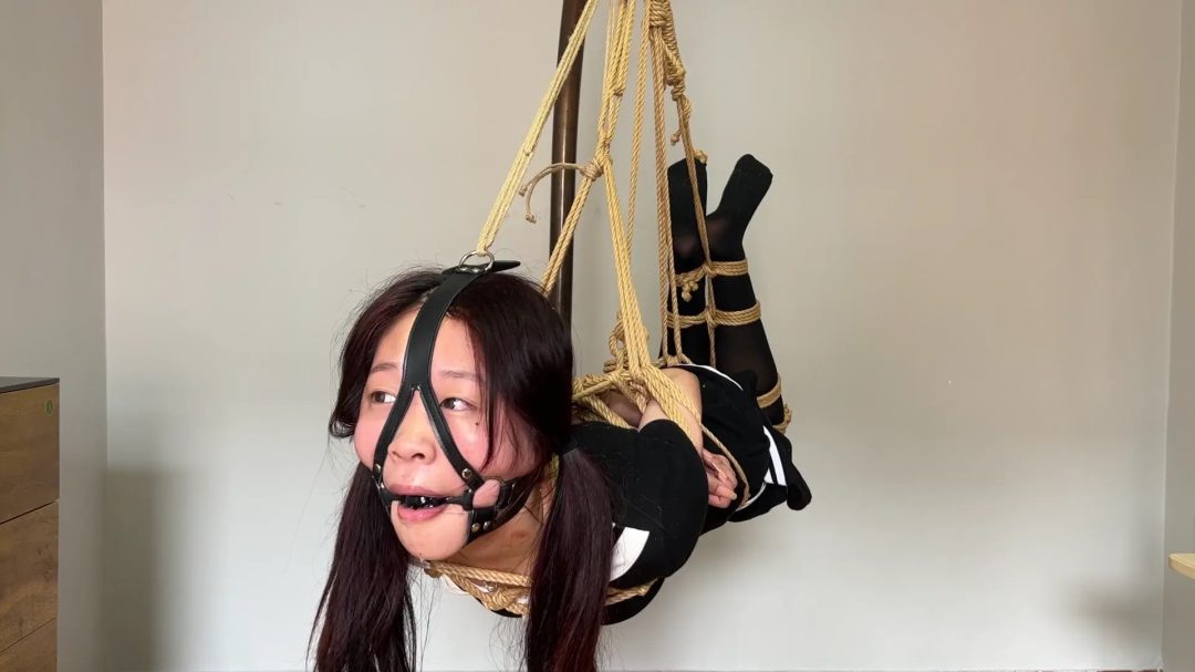 黑丝妹妹极限驷马吊强制闷绝失控爆哭-3