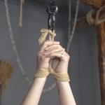 【枪下红颜】卧底（刘雨）审讯（丁晴）被偷窥后也被捆在老虎凳上受刑刑场